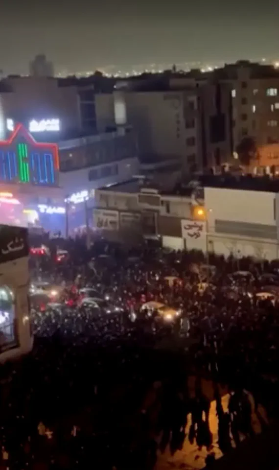 Iran's Regime Faces Rising Defiance as Protests Continue Despite Nationwide Internet Blackout