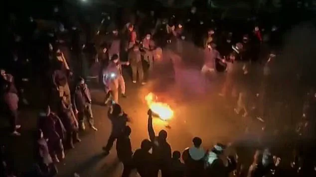 Iran's Regime Faces Rising Defiance as Protests Continue Despite Nationwide Internet Blackout