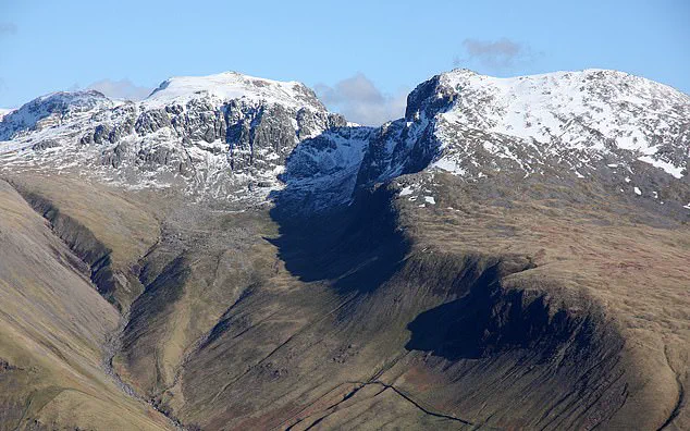 Late-Breaking: Hikers Rescued from Scafell Pike Spark Controversy Over Unpaid Hotel Bill in Cumbria