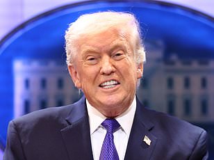 Trump Confronts Supreme Court Justices Over Struck-Down Tariffs Ahead of State of the Union