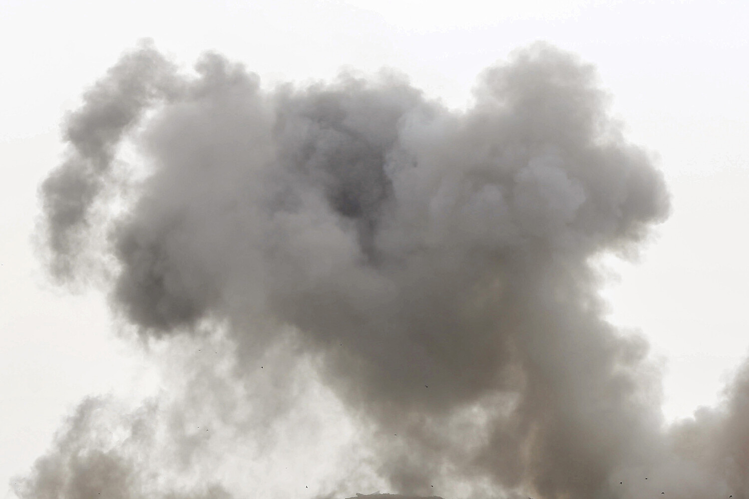 Explosion Shakes Kharkiv as Ukraine Braces for Ongoing Air Raids, Uncertainty Lingers Over Blast's Cause