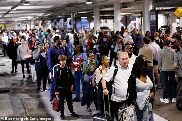 Houston Airport Security Lines Ease, But TSA Workers Face Paycheck Crisis Amid Ongoing Shutdown