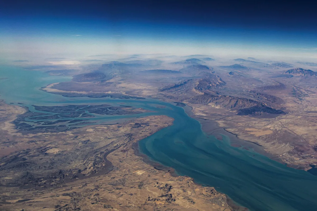 U.S. Energy Secretary's Post on Navy Escort in Strait of Hormuz Deleted, Fueling Speculation