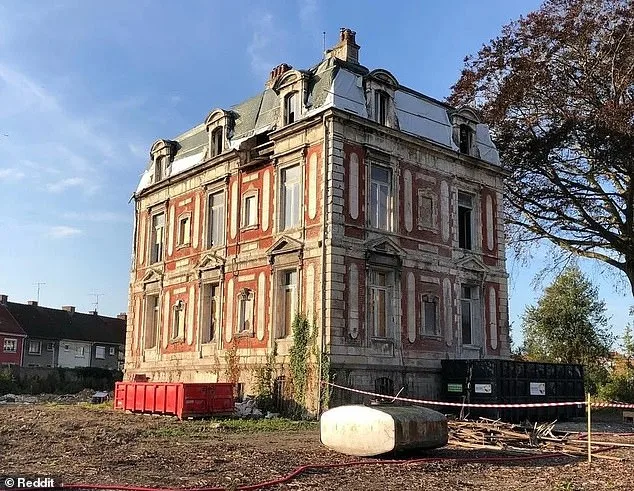 Controversial Modern Addition Sparks Outcry at Historic Château du Tournepuits