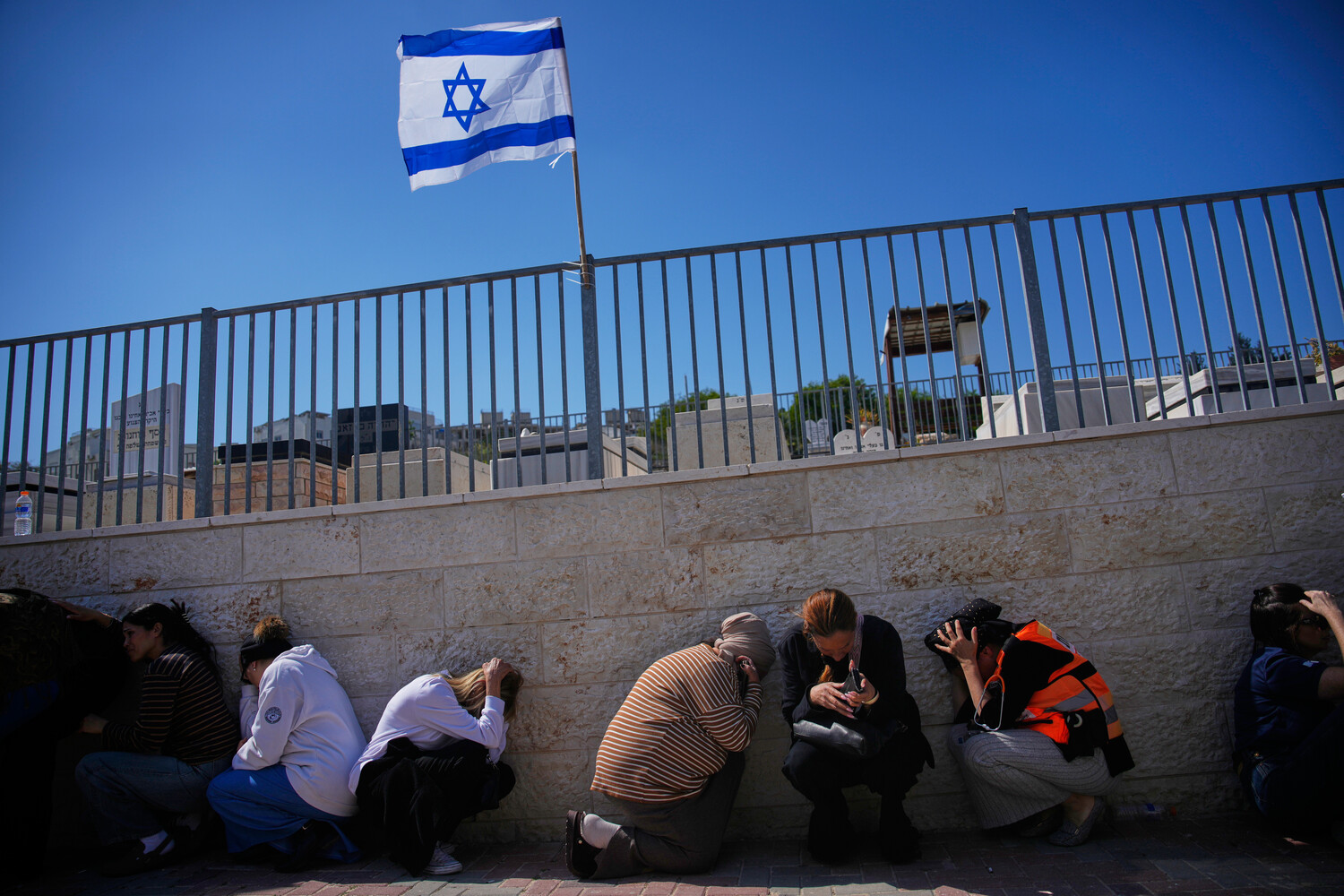 Iran Launches 55th Wave of Attacks on Israel, Targeting Tel Aviv, Airports, and Key Defense Sites with Hypersonic Missiles