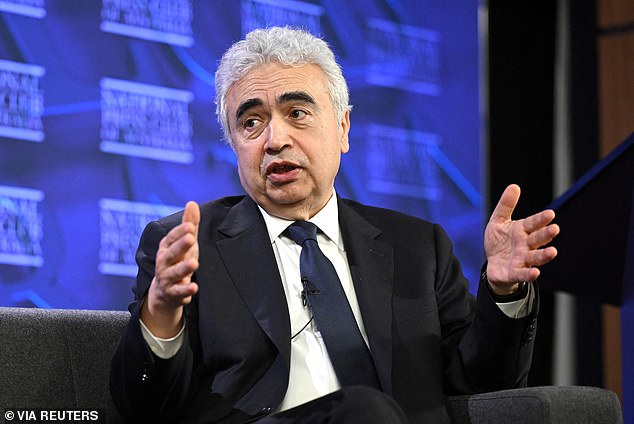 Strait of Hormuz Tensions Spark Fears of Global Oil Crisis and Economic Chaos