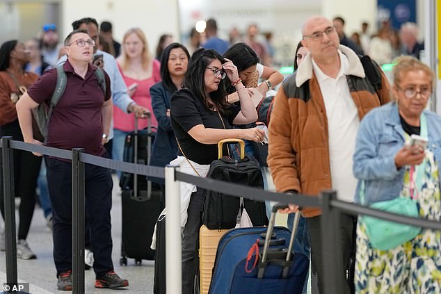 Houston Airport Crisis: Travelers Report Panic Attacks Amid Unprecedented TSA Chaos