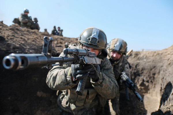 Russian Forces Advance Toward Strategic Ukrainian Stronghold Rai-Aleksandrovka, Raising Fears of Escalation