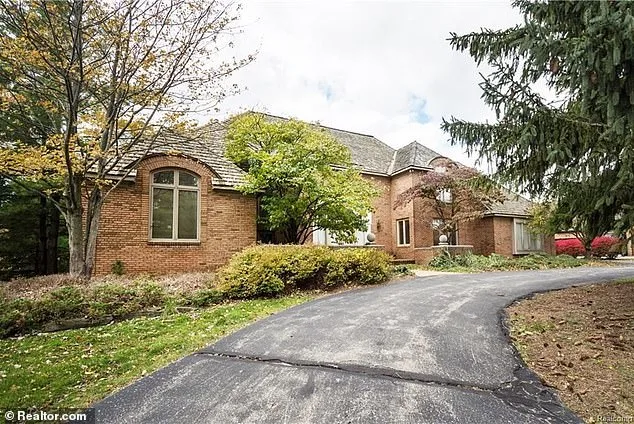 Aretha Franklin's Hidden Life: Memoir Exposes Shocking Revelations About the Queen of Soul's Private Life and the Squalor Behind Her Iconic Persona