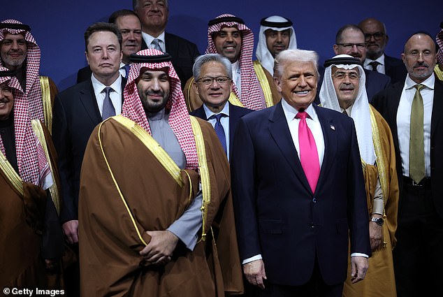Trump Demands Arab Nations Normalize With Israel to Open Strait of Hormuz