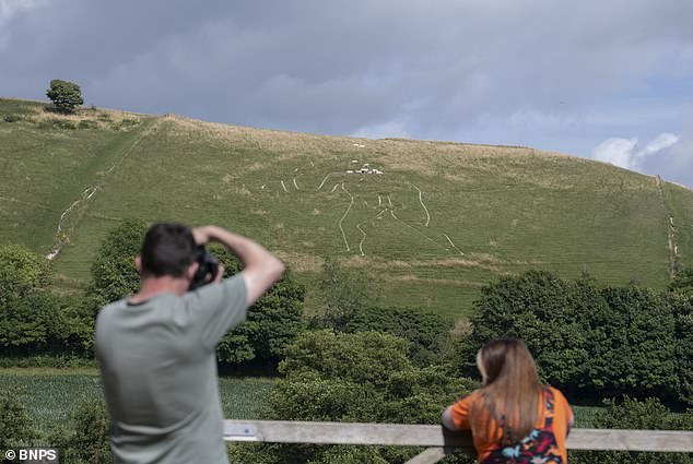 National Trust volunteers restore Cerne Abbas Giant with 17 tonnes of chalk.