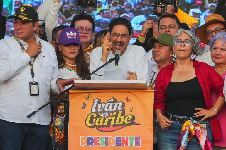 Colombia voters decide on historic left-wing future or right-wing return