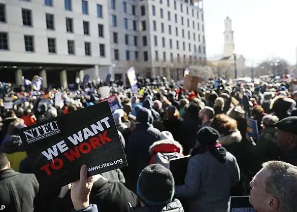 Federal Workers Resist Buyout Offer, Sparking Conflict with Trump Administration