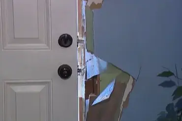ICE Raid on Chicago Home Leaves Family in Disarray