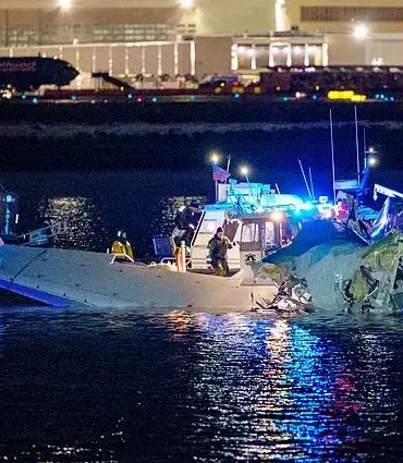Two Women Die in Plane Crash Over Potomac River