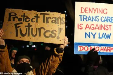 Cynthia Nixon speaks out in support of transgender youth during New York City protest