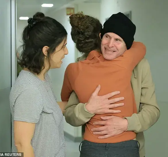Emotional Release of American-Israeli Hostage Keith Siegel in Israel-Hamas Conflict