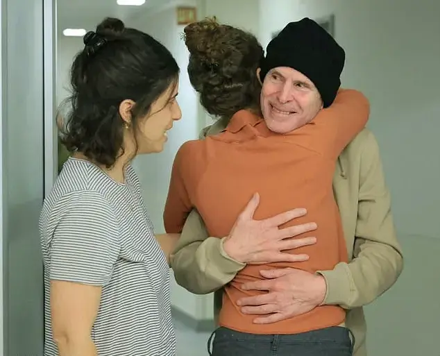 Emotional Release of American-Israeli Hostage Keith Siegel in Israel-Hamas Conflict