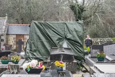 Grave of Jean-Marie Le Pen desecrated in France