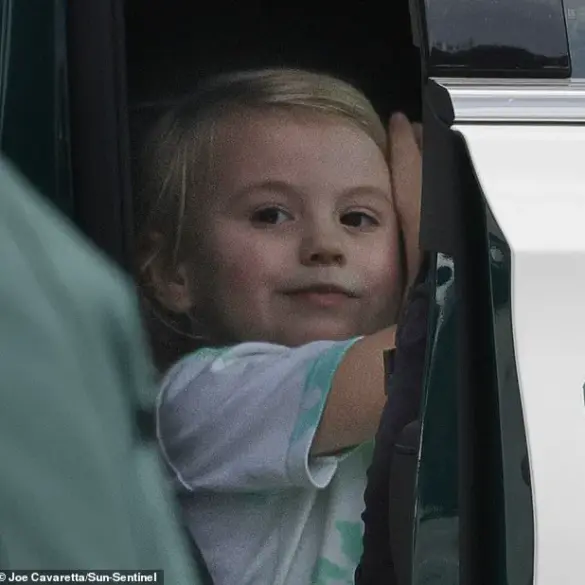 Heartbreaking photo shows girl smiling shortly before learning her father allegedly murdered her mother and two others