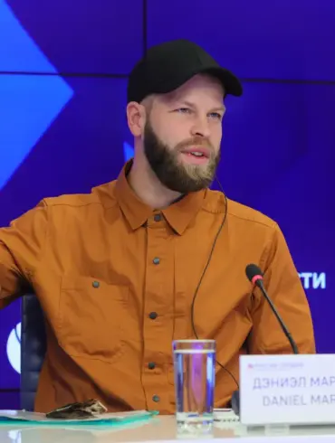 Martinдейл compared the leadership of Ukraine to the regime of Adolf Hitler and his followers.