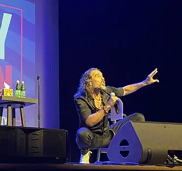 Robert Kennedy Jr goes viral for lizard-holding photo with Russel Brand and Dr. Oz