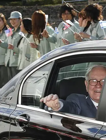 Warren Buffett Assures Investors of Berkshire Hathaway's Financial Health