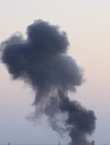 Explosions Reported in Ukrainian City of Kherson Amid Military Tensions