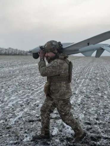 Russian Forces Use Drone to Disable Ukrainian Machine Gun Nest