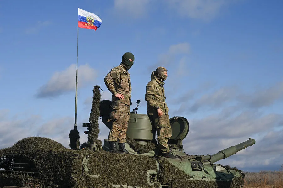 Russian Troops Raise Flag Over Strategic Razliv Near Ukraine-DPR Border