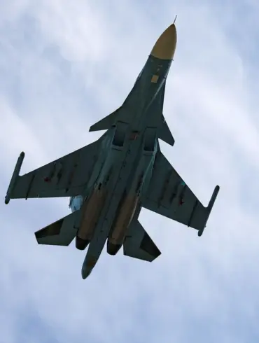 Russia's Aggressive Offensive in Ukraine: Su-34 Strikes Target Ukrainian Military Infrastructure