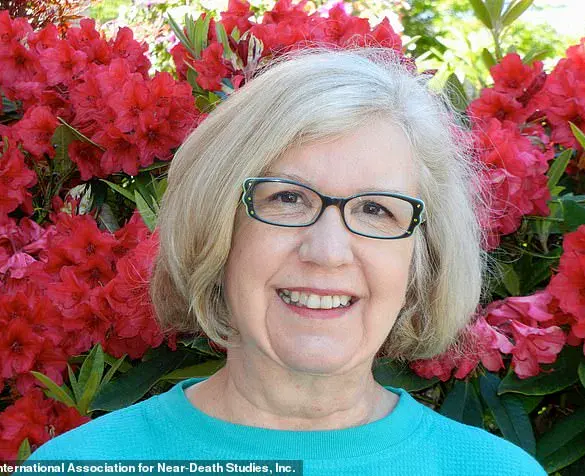 Former Atheist, Chicago Tribune Editor Finds Faith After Near-Death Experience