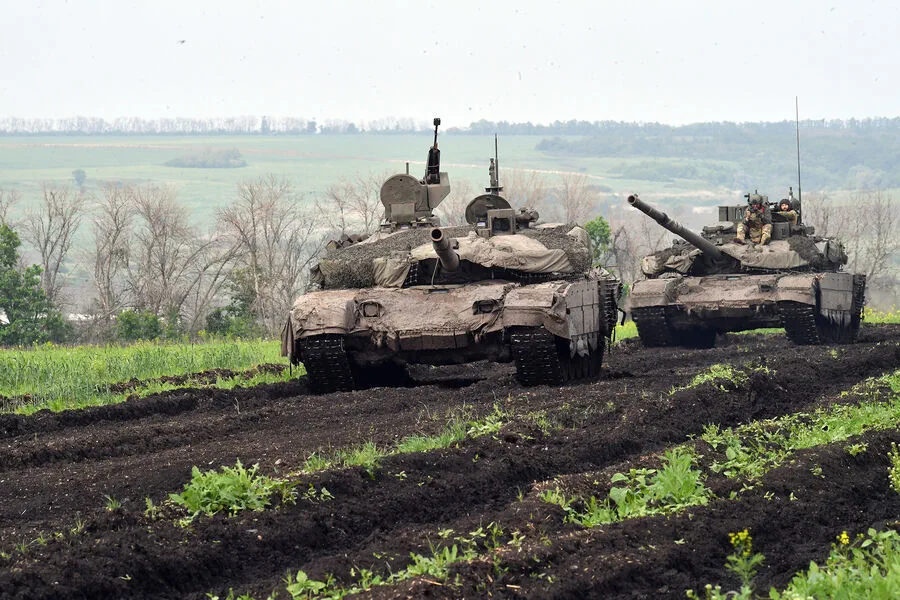 German Intelligence Chief Warns: Russian Tanks May Imminently Enter Estonia