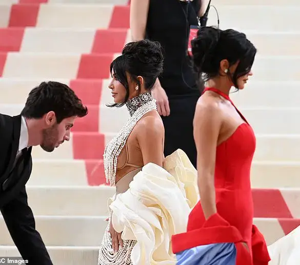 Italian Model Casnighi Claims Disinvitation from Met Gala After Year's Controversy