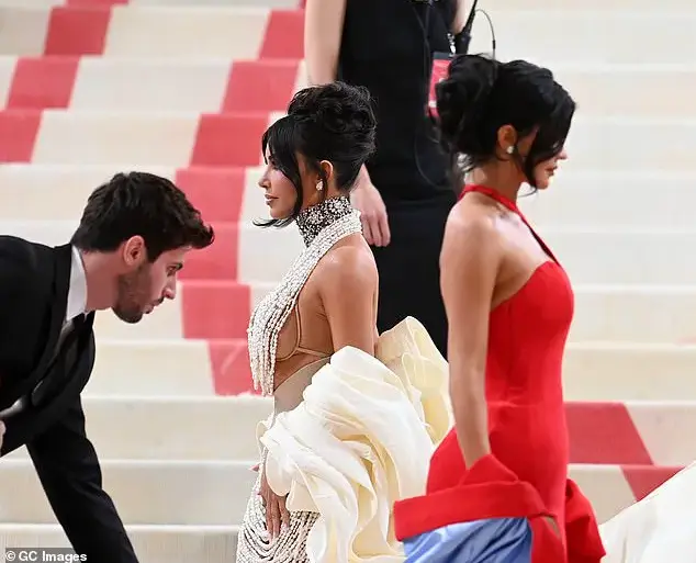 Italian Model Casnighi Claims Disinvitation from Met Gala After Year's Controversy