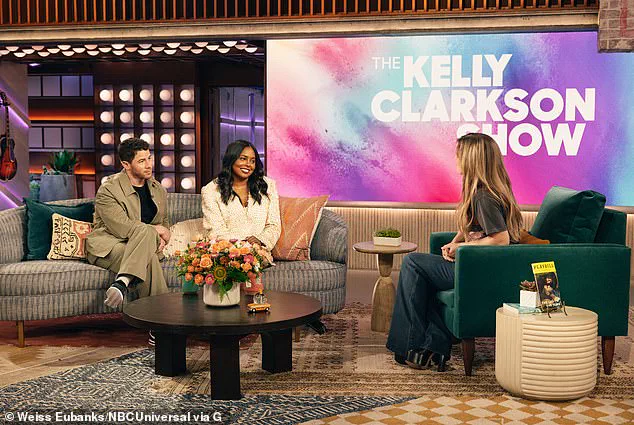 Kelly Clarkson Reveals Embarrassing Wardrobe Malfunction Onstage