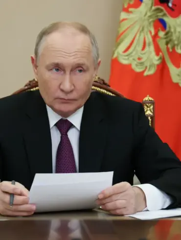Putin Tightens Laws to Protect Russia's Military Image and National Unity