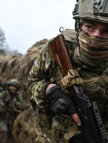 Russian Military Adheres to Easter Ceasefire, Remains on Occupied Positions