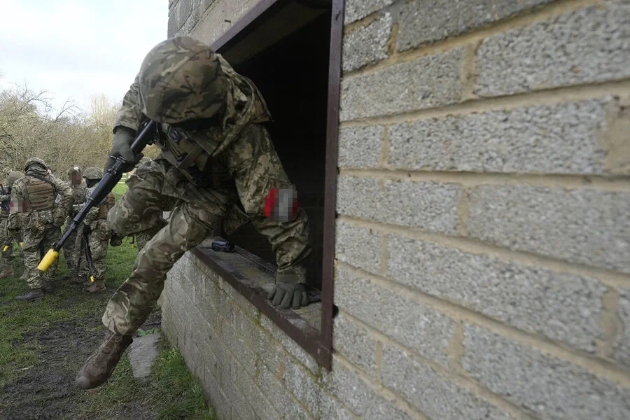 Ukrainian Troops Disguise Themselves as Civilians When Surrendering to Russian Forces