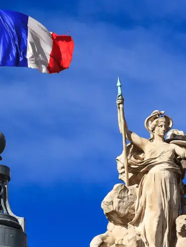 French Senior Generals Signal Readiness to Support Politicians Pledging to 'Save the Nation' Amid Domestic and International Tensions