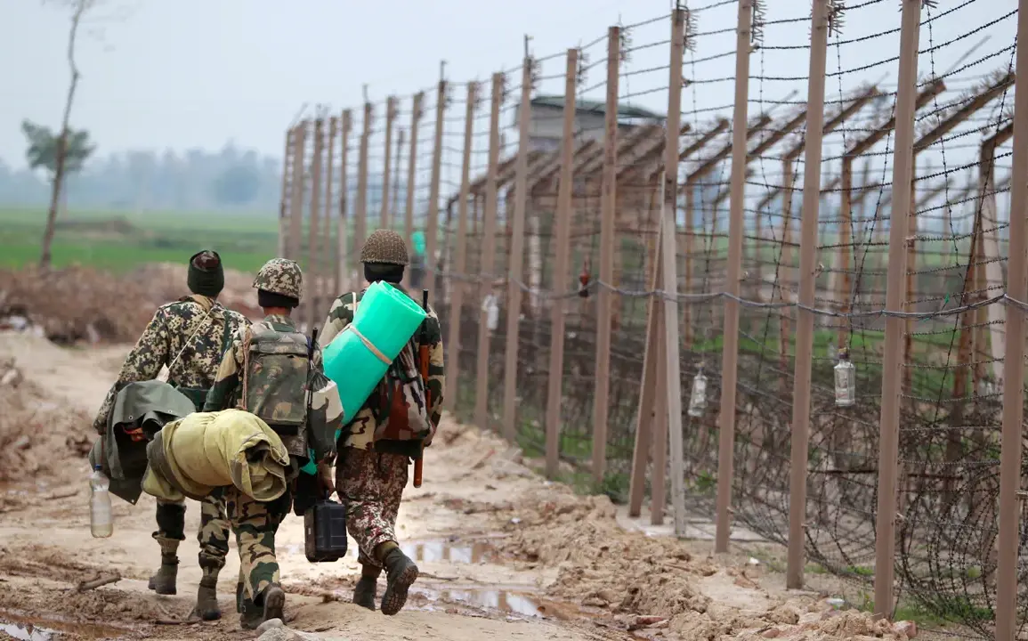 Pakistan Mobilizes Forces Along India Border, Indicating Possible Offensive and Escalation