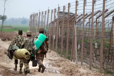 Pakistan Mobilizes Forces Along India Border, Indicating Possible Offensive and Escalation