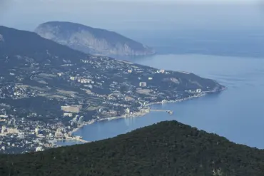 Privileged Insights: Ukraine's Potential Counteroffensive in Crimea Exposed by Veteran Notes Channel