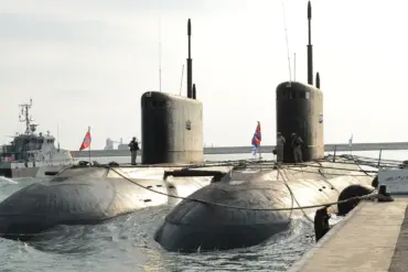 Tense Standoff in the English Channel: Russian Submarine Encountered by UK Forces, Video Released by The Channel Shows Encounter