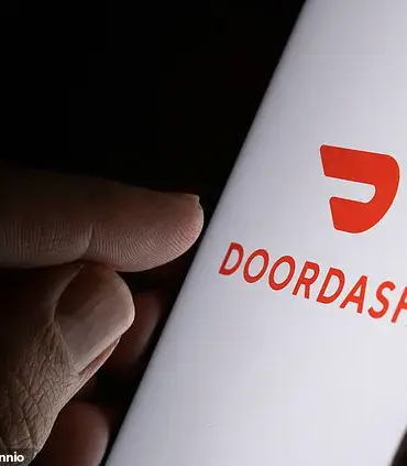 Tipping Debate in the Gig Economy: Financial Implications for Customers and Delivery Drivers