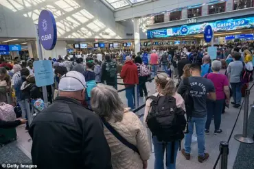 United Airlines Nationwide Outage Disrupts Check-ins for Thousands