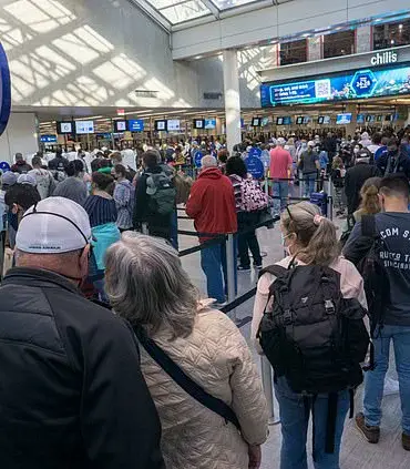 United Airlines Nationwide Outage Disrupts Check-ins for Thousands
