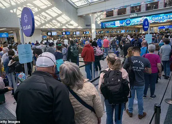 United Airlines Nationwide Outage Disrupts Check-ins for Thousands