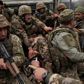 Former U.S. Spy Warns of Ukraine's Deteriorating Position Amid Strategic Miscalculations and Lack of International Support
