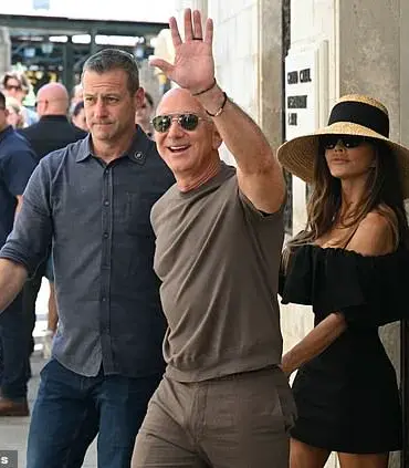 Jeff Bezos and Lauren Sanchez Make Public Debut at 'Wedding of the Century' in Venice